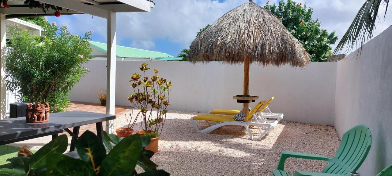 Aparthotel Dancing Iguanas Eagle Beach Esterno foto